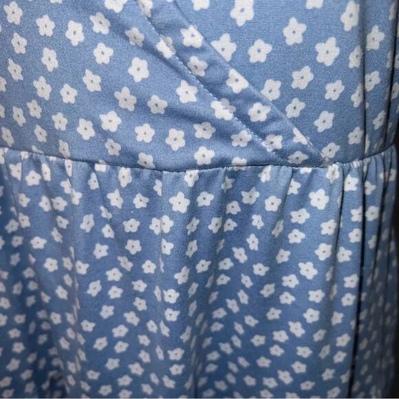 Hollister Floral Beach Low Neck Dress - Picture 3 of 4